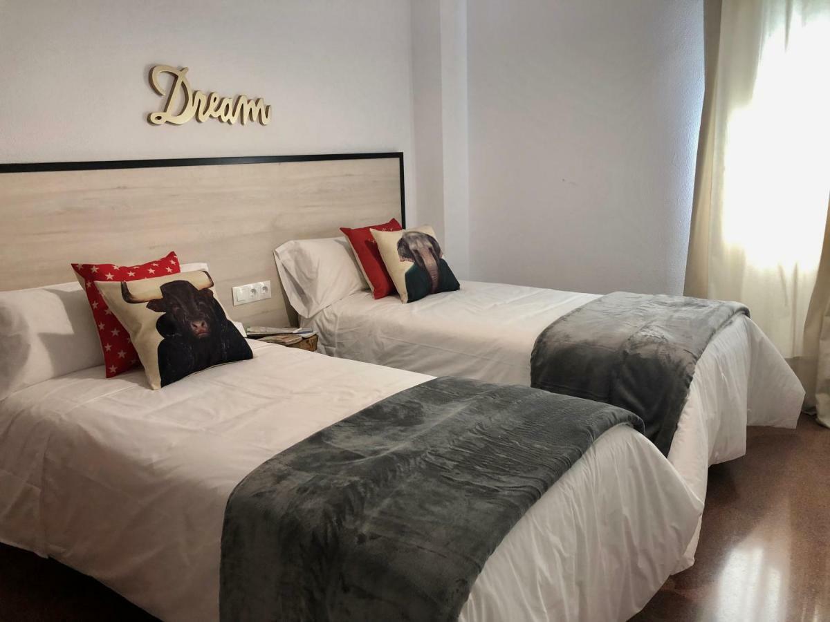 Gatu Premium Villa Aramburu, " Preferente Mayores De 25 Anos Y Familias " إل بويرتو دي سانتا ماريا المظهر الخارجي الصورة